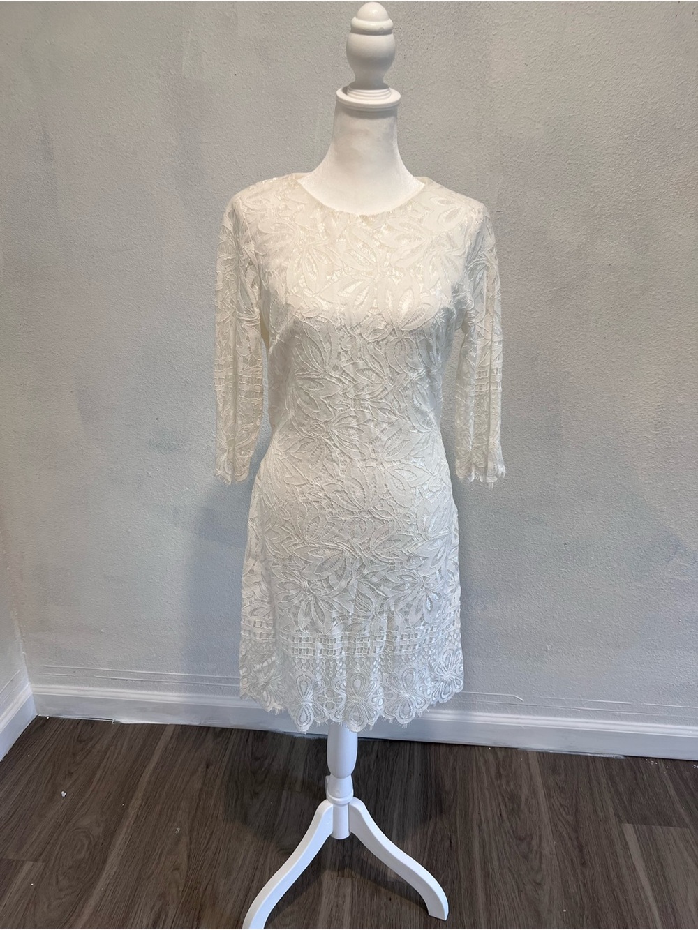 Kensie White Lace Long-Sleeve Sheath Dress